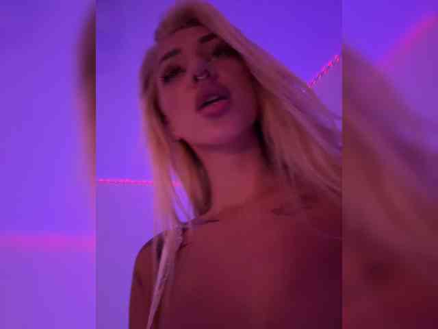 -AmazingBlonde- webcam
