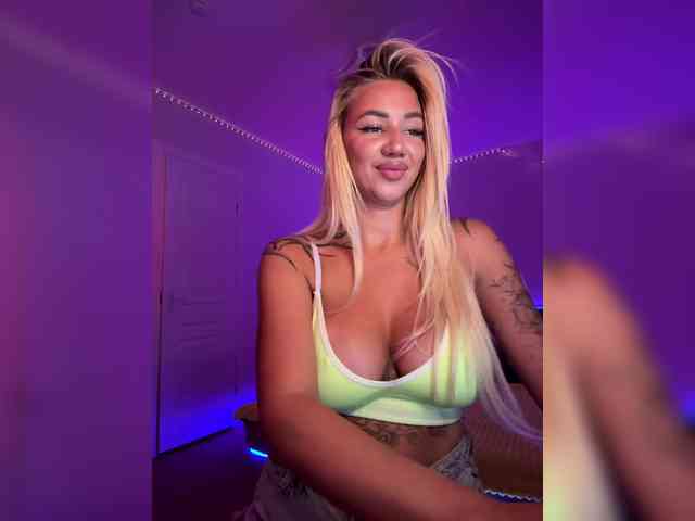 -AmazingBlonde-