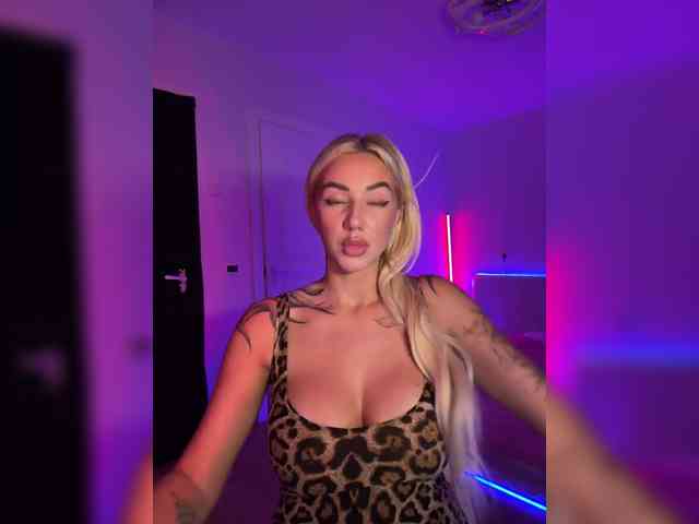 -AmazingBlonde- webcam