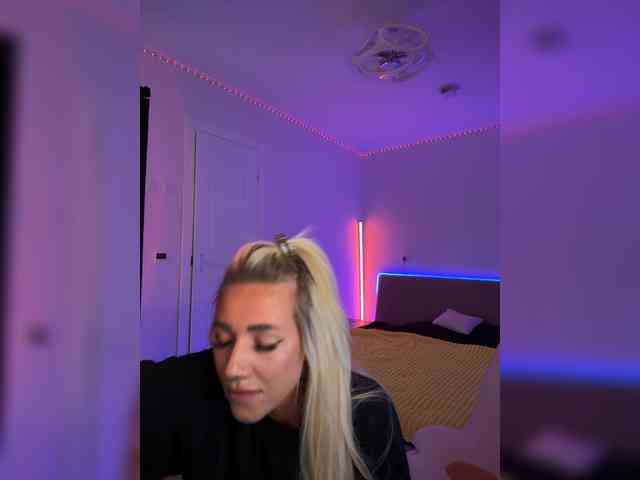 -AmazingBlonde- webcam