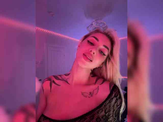 -AmazingBlonde- webcam