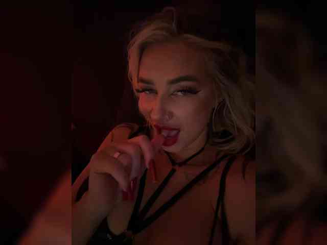 -AmazingBlonde-