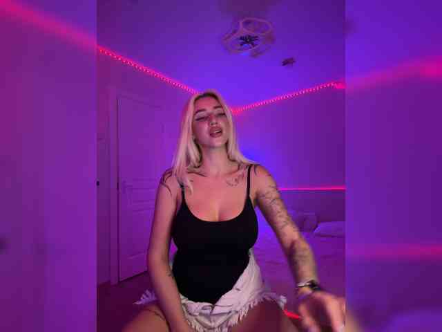 -AmazingBlonde- webcam