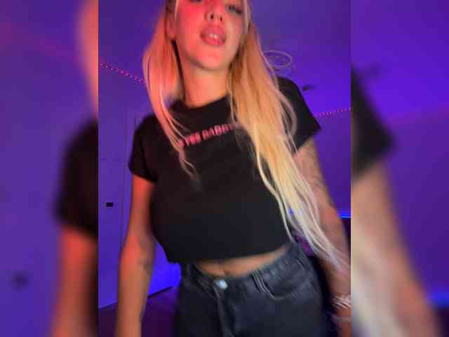 -AmazingBlonde- webcam