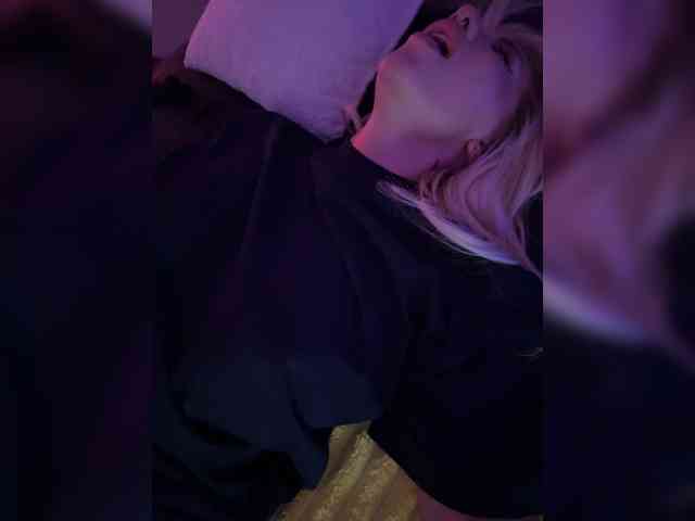 -AmazingBlonde- webcam