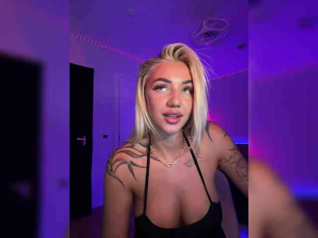 -AmazingBlonde- webcam