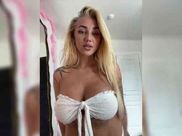 Model: -AmazingBlonde-