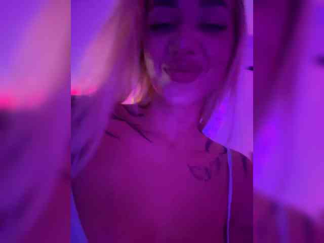 -AmazingBlonde- webcam