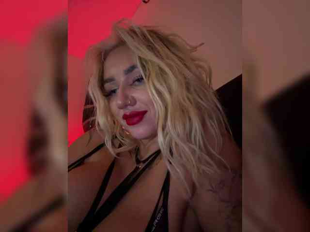 -AmazingBlonde-