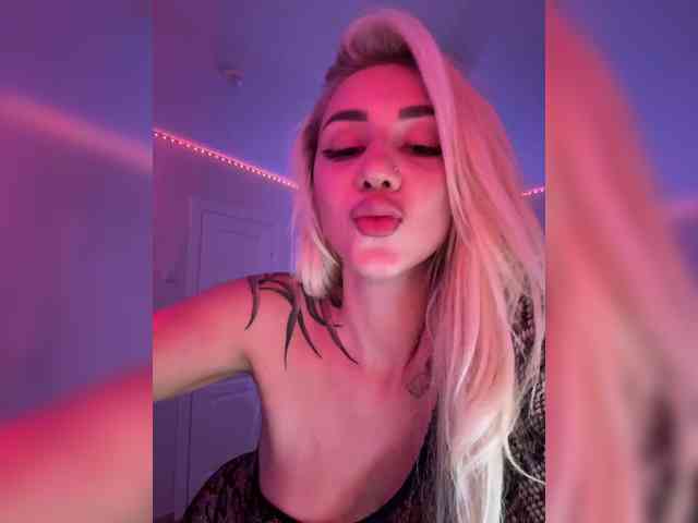 -AmazingBlonde- webcam