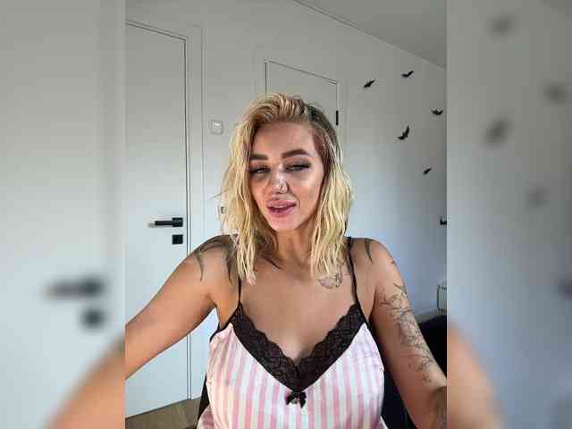-AmazingBlonde-