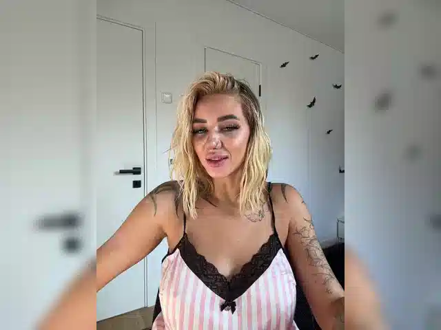 -AmazingBlonde-