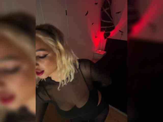 -AmazingBlonde-
