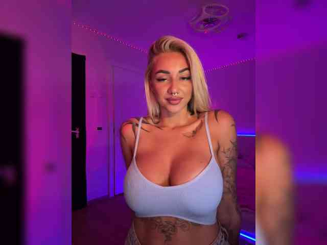 -AmazingBlonde- webcam