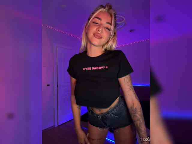 -AmazingBlonde- webcam