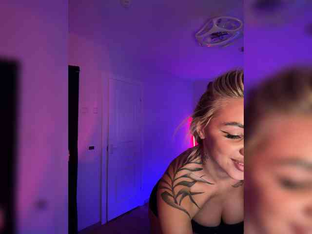 -AmazingBlonde-