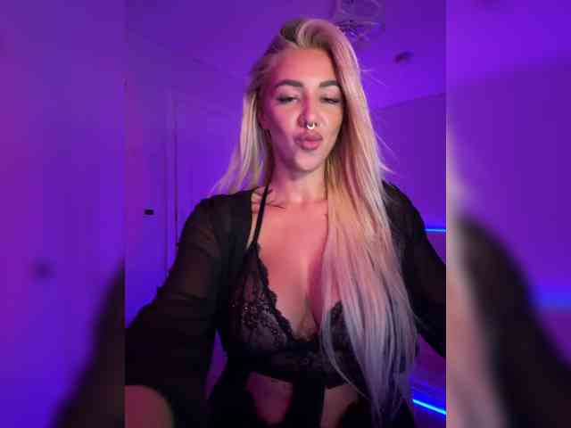-AmazingBlonde- webcam
