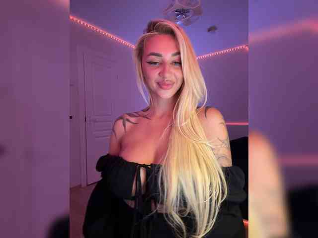 -AmazingBlonde- webcam