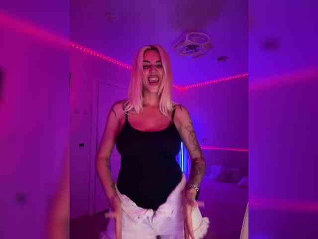 -AmazingBlonde- webcam