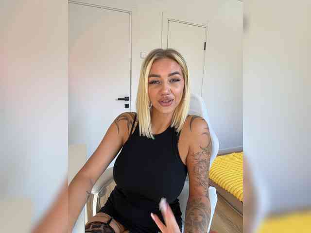 -AmazingBlonde- webcam