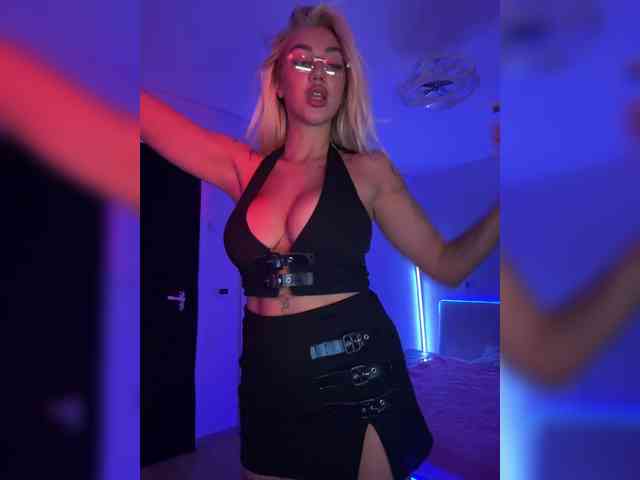 -AmazingBlonde- webcam