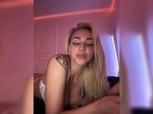 -AmazingBlonde- webcam