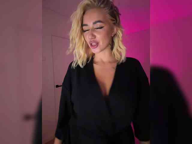 -AmazingBlonde-