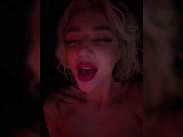 -AmazingBlonde-