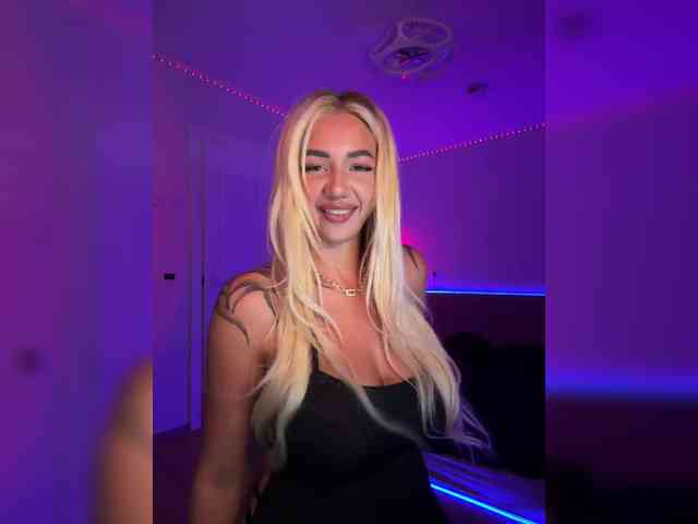 -AmazingBlonde- webcam