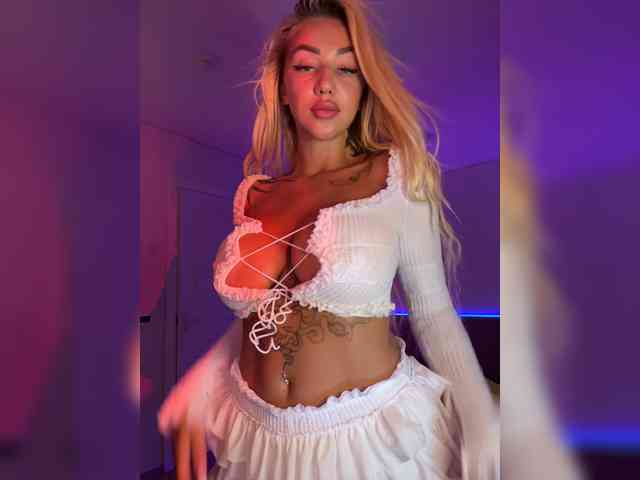-AmazingBlonde- webcam