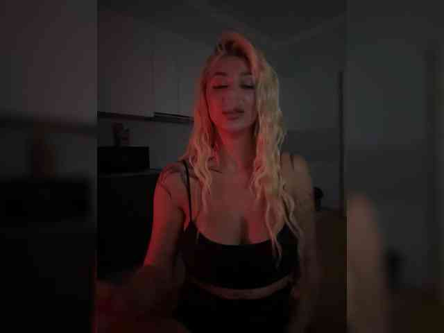 -AmazingBlonde- webcam