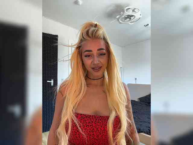 -AmazingBlonde- webcam