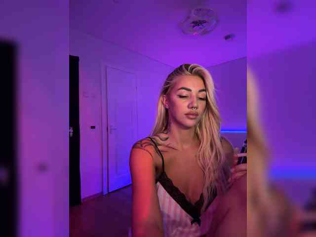 -AmazingBlonde- webcam