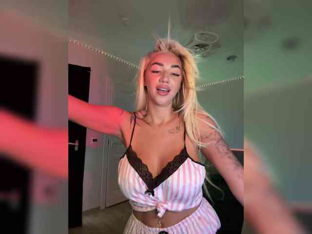 -AmazingBlonde- webcam