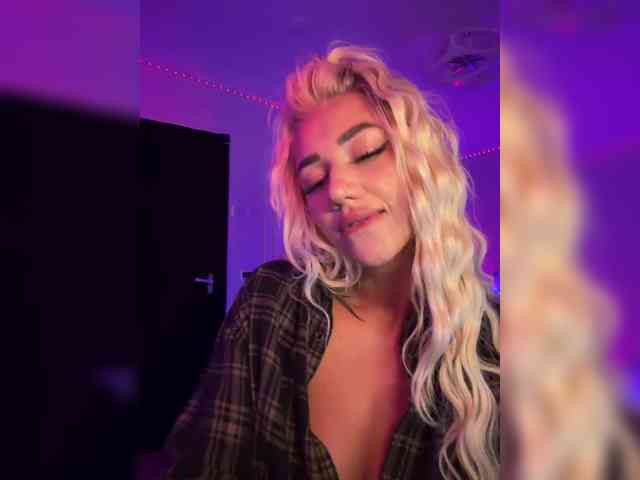 -AmazingBlonde- webcam