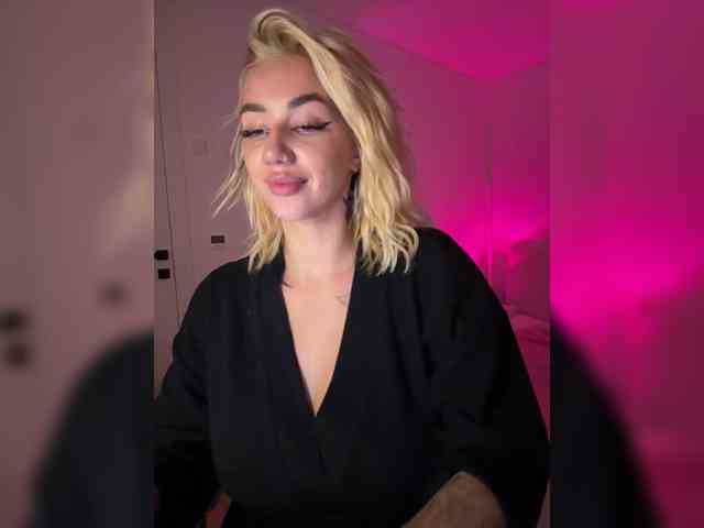 -AmazingBlonde- webcam