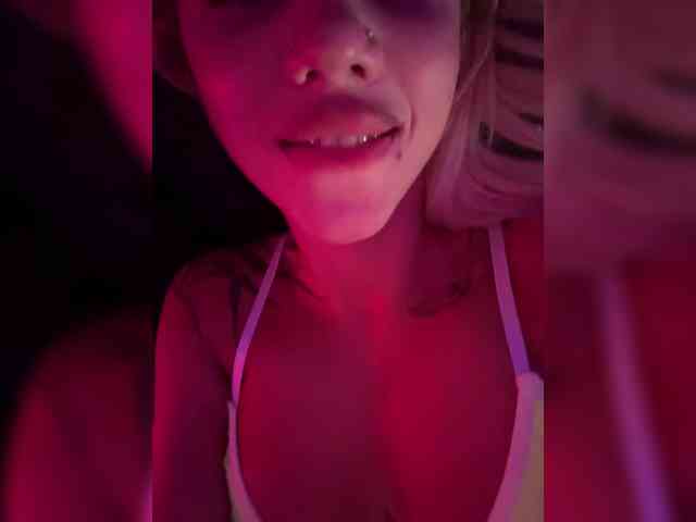 -AmazingBlonde- webcam