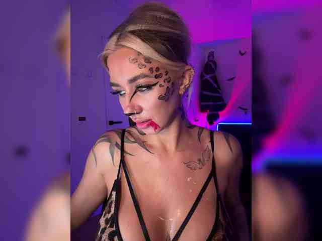 -AmazingBlonde-