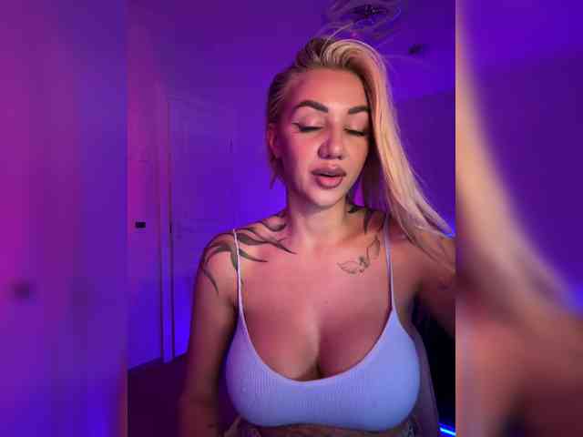 -AmazingBlonde- webcam
