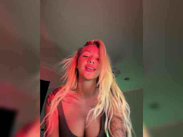 -AmazingBlonde- webcam