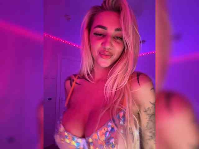 -AmazingBlonde- webcam