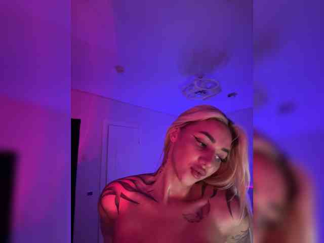-AmazingBlonde- webcam