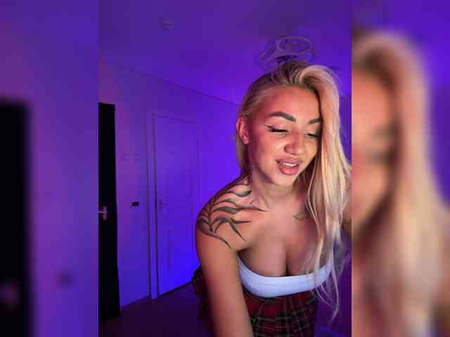 -AmazingBlonde- webcam