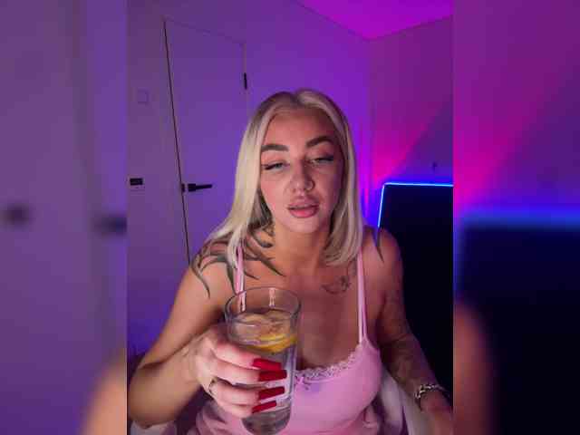 -AmazingBlonde-