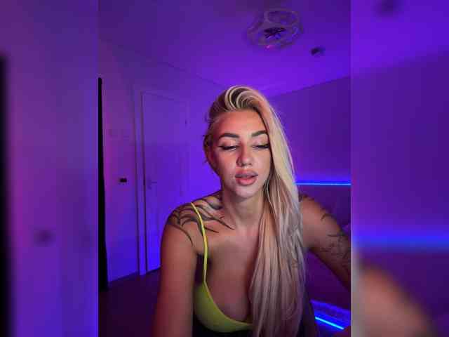 -AmazingBlonde- webcam