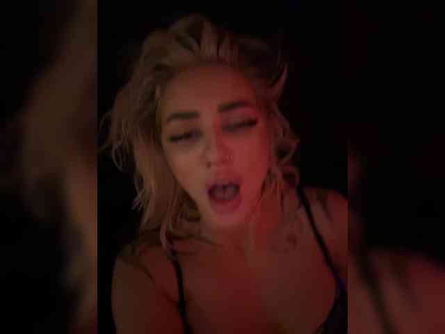 -AmazingBlonde-