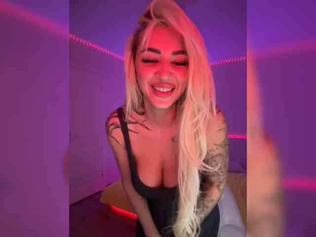 -AmazingBlonde- webcam