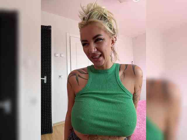 -AmazingBlonde-