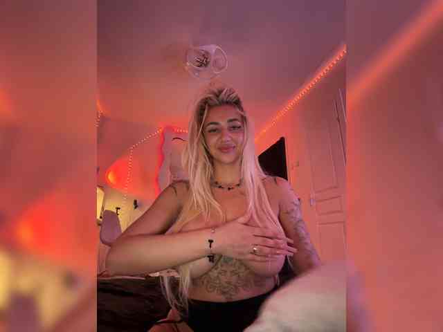 -AmazingBlonde- webcam