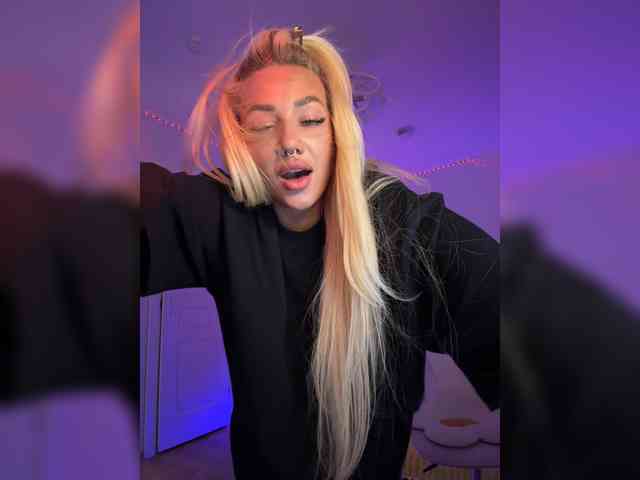 -AmazingBlonde- webcam